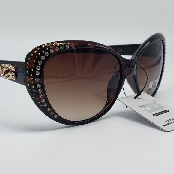 Tortoise Shell Rhinestone & Stud Sunglasses - Picture 10 of 11